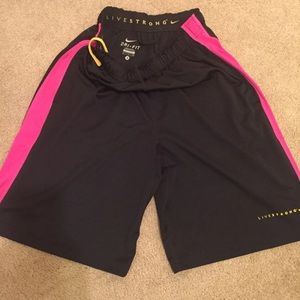 Woman’s Nike shorts size S
